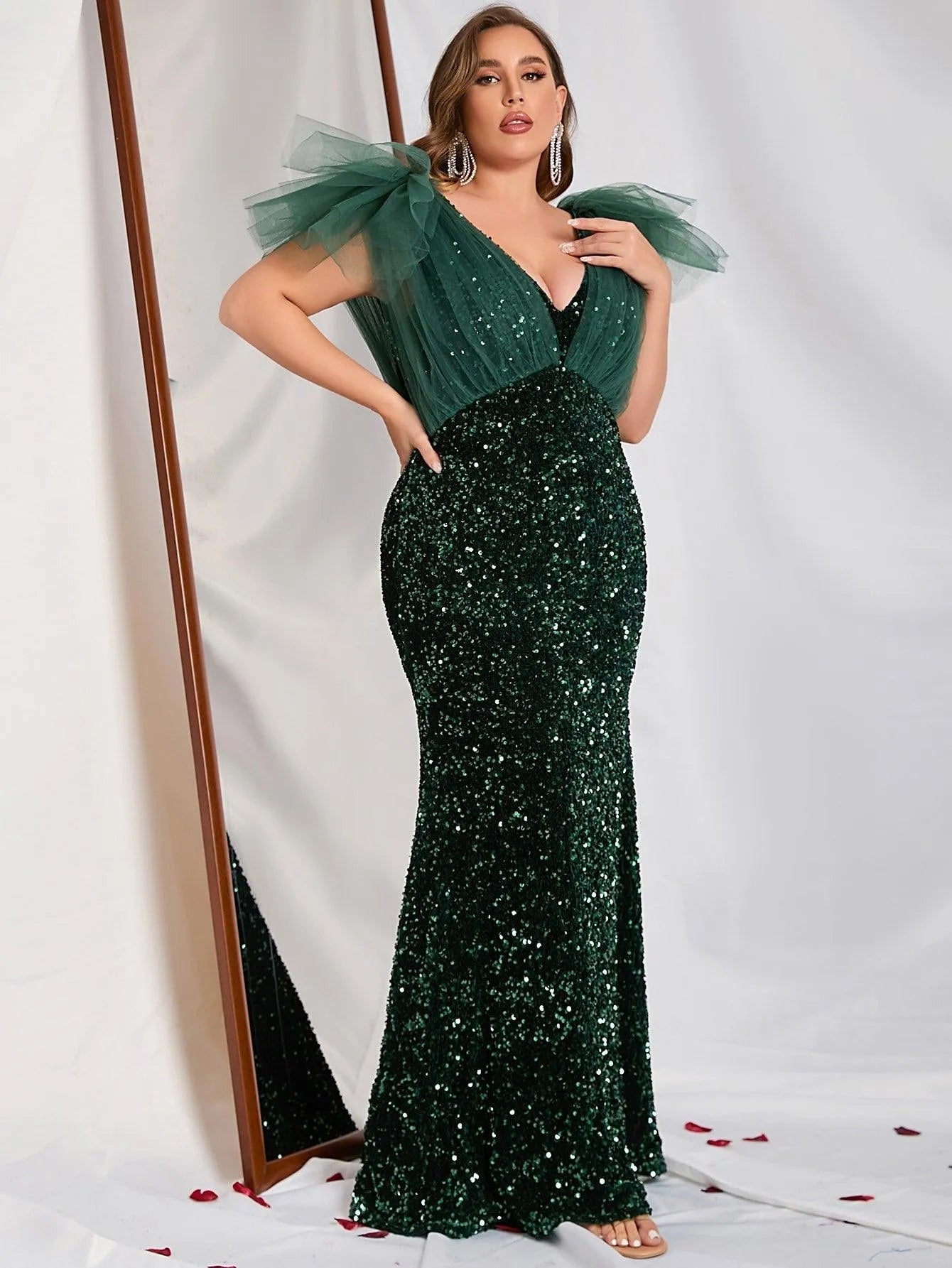 Plus Contrast Mesh Plunging Neck Sequin Mermaid Dresses