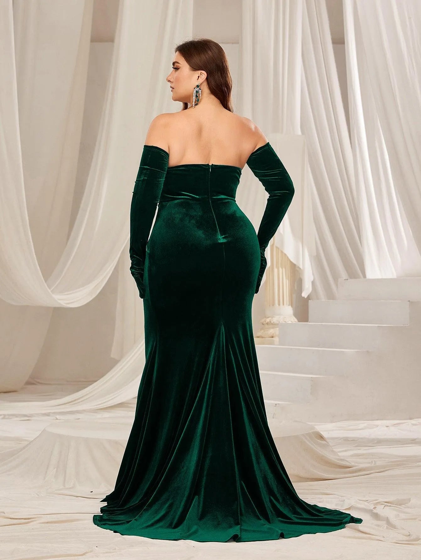 Plus Ruched Wrap Hem Velvet Tube Prom Dress（Gloves Included）