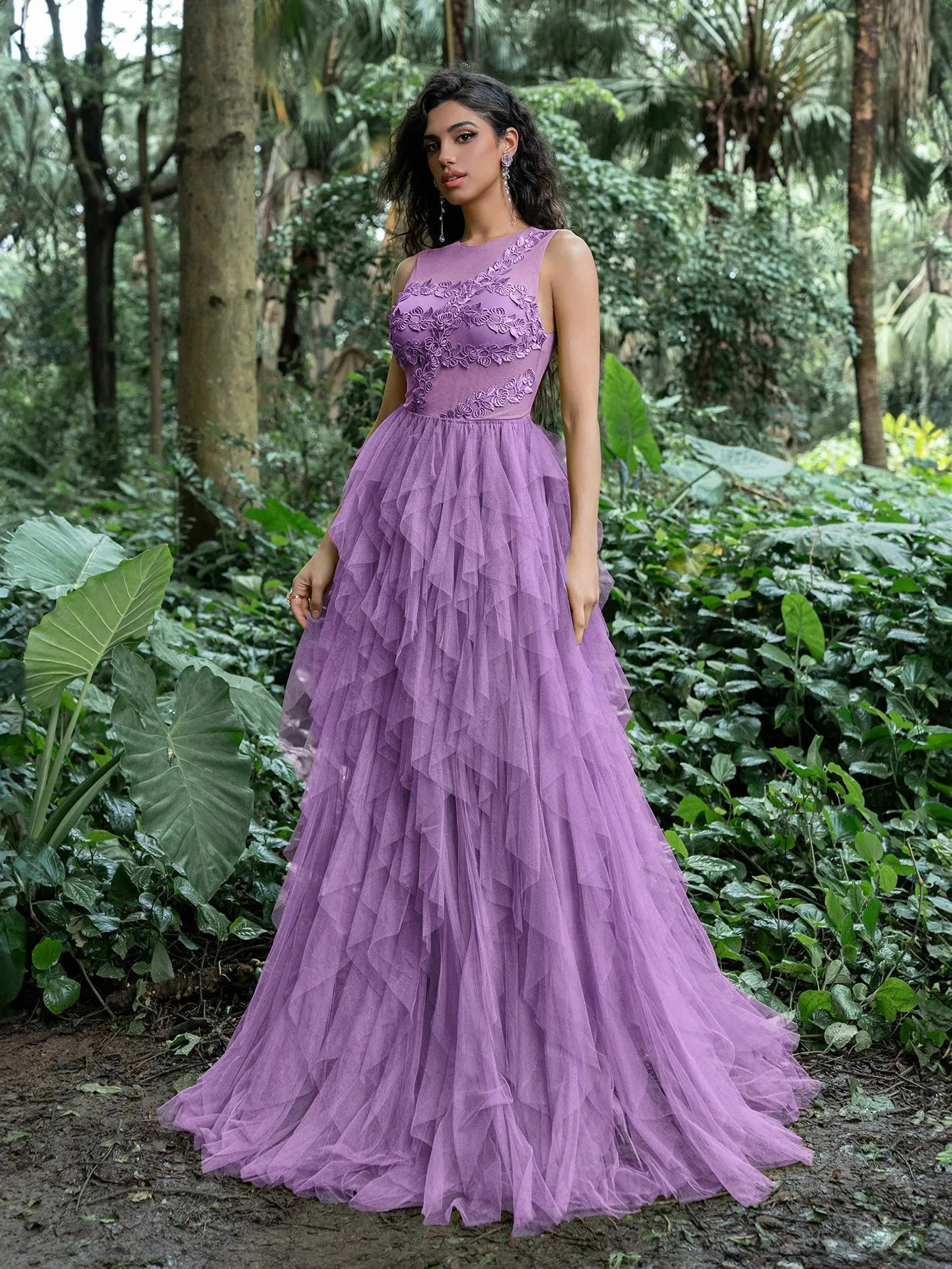 Gorgeous Applique Detail Cascading Ruffle Hem Tulle Prom Dress