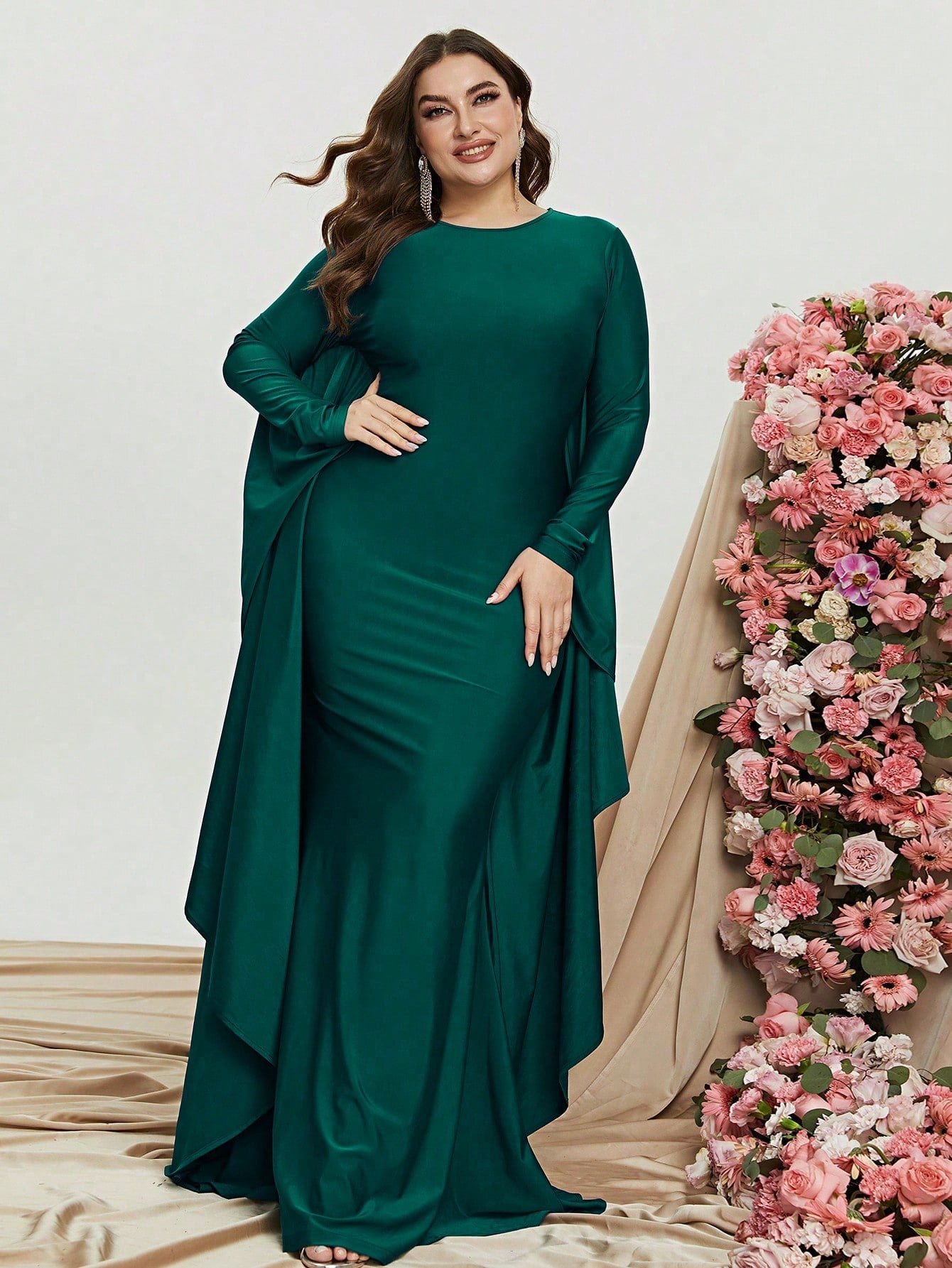 Plus Round Neck Long Sleeve Maxi Dresses