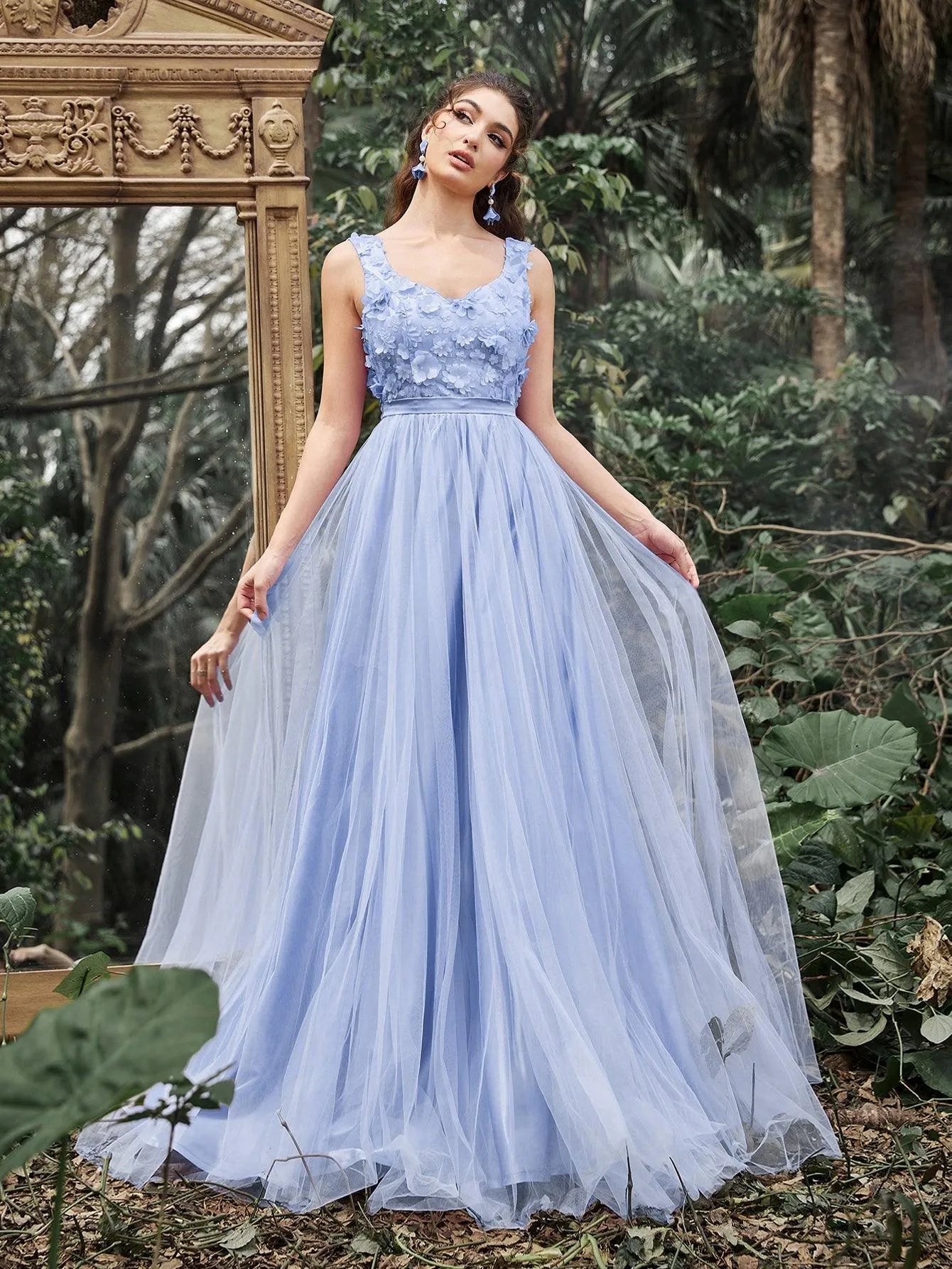 Elegant Scoop Neck Floral Applique Bodice Tulle Evening Dress