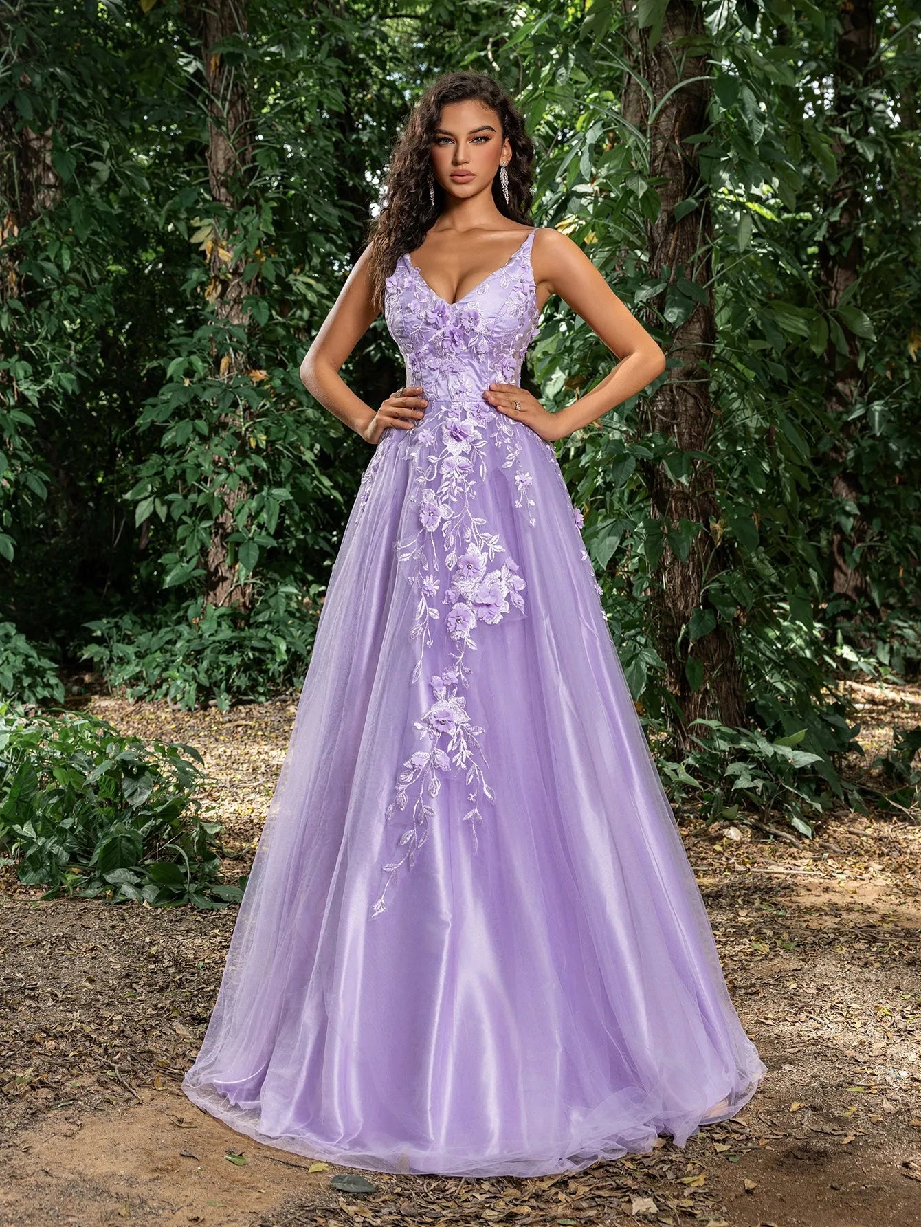 Gorgeous Floral Applique Detail Lace-Up Back Tulle Prom Dress