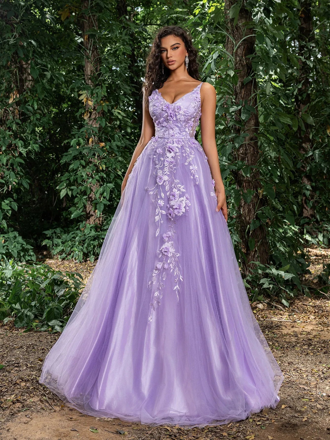 Gorgeous Floral Applique Detail Lace-Up Back Tulle Prom Dress