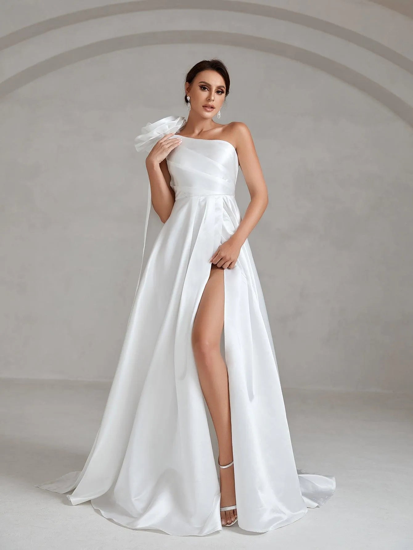 Stereo Flower One Shoulder Split Satin Wedding Dress